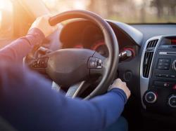 نحوه صحیح استارت زدن خودرو و گرفتن کلاچ برای روشن کردن ماشین